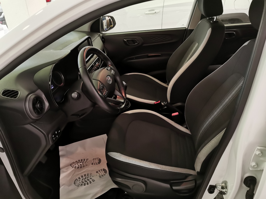 HYUNDAI i10 KLASS 1.0 65CV foto 4